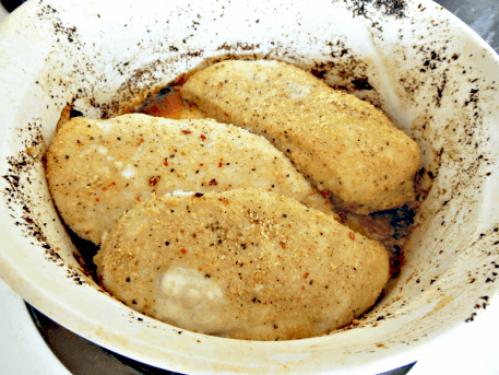 Parmesan Garlic Chicken // Budget Girl --- Easy! Just mix your spices, dip the chicken, and bake! Your whole family will LOVE this! #Parmesan #garlic #chicken #dinner #baking #easy #cooking