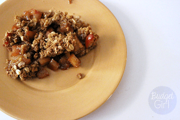 Easy Apple Crisp // Budget Girl --- Get the taste of apple pie without all the added work and messiness. This apple crisp is easy and delicious. #easy #dessert #apple 