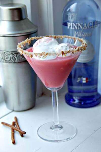 Strawberry Pretzel Whiptini -- Warm weather is here and it's time to ring it in with some of the blogosphere's best refreshing spring cocktails!