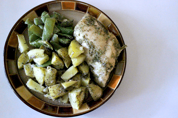 Easy Chicken Dinner // Budget Girl --- Easy prep, and one dish equals easy clean-up, as well. 
