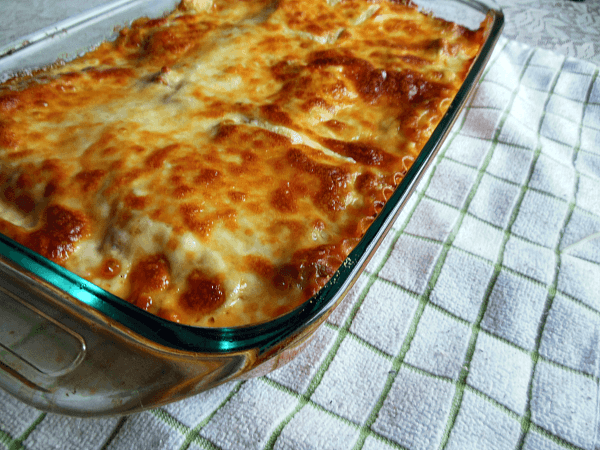 Cheesy Lasagna // Budget Girl --- The best lasagna out there for cheese lovers. And you don't have to boil the noodles!