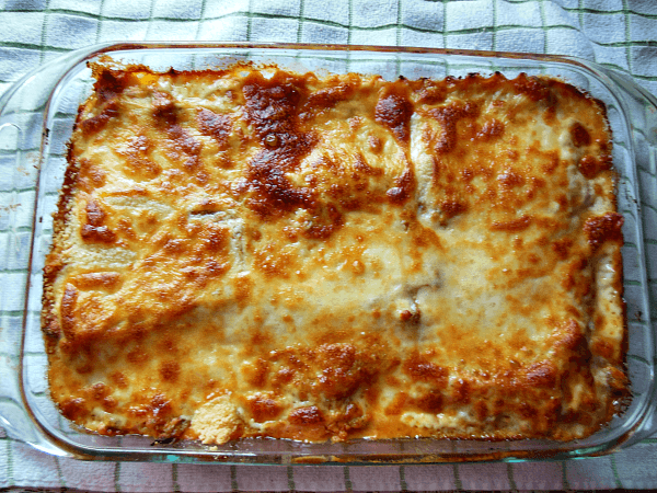 Cheesy Lasagna // Budget Girl --- The best lasagna out there for cheese lovers. And you don't have to boil the noodles!