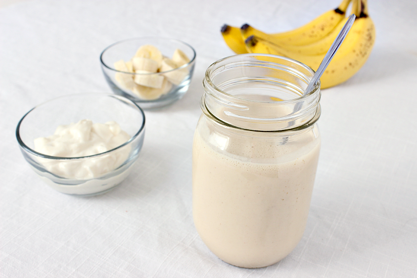 Banana Nut Smoothies --- Banana nut smoothies are a healthy, delicious way to get your morning started off right. Toss everything into a blender, pour into a glass, and go! || via diybudgetgirl.com #banana #nut #butter #almond #nutella #yogurt #smoothies #breakfast #healthy