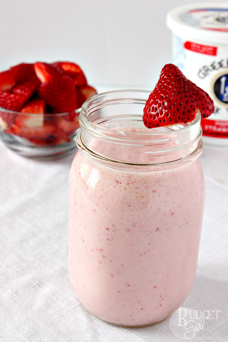 Simple Strawberry Smoothies --- Want something quick, easy, and basic for breakfast? These strawberry smoothies made with milk and yogurt are a great way to kick your morning into gear! || via diybudgetgirl.com #smoothies #strawberry #yogurt #greek #greekyogurt #milk #almond #fruit #berries #breakfast #quick #easy
