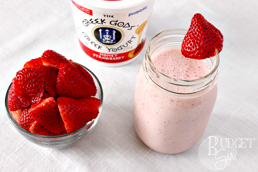 Simple Strawberry Smoothies --- Want something quick, easy, and basic for breakfast? These strawberry smoothies made with milk and yogurt are a great way to kick your morning into gear! || via diybudgetgirl.com #smoothies #strawberry #yogurt #greek #greekyogurt #milk #almond #fruit #berries #breakfast #quick #easy