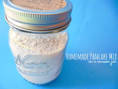 Homemade Pancake Mix // Budget Girl --- I love breakfast, but I *hate* mornings. Having a handy jar of pancake mix lying around makes that a lot easier.  #pancakes #mix #breakfast #cooking #food #recipes