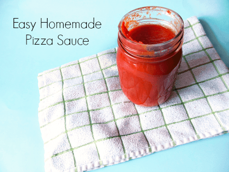 Easy Homemade Pizza Sauce // Budget Girl --- An easy, savory pizza sauce. Great on its own or as a base for more complicated pasta sauces. #pasta #pizza #food #recipes #cooking 