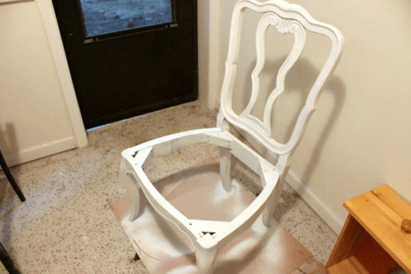 How to Reupholster a Dining Chair Seat + Dumpster Chair Reveal // Budget Girl --- My first try at reupholstering anything. It turned out so much nicer than I imagined! #chair #dining #reupholster #upholstery #decor #furniture