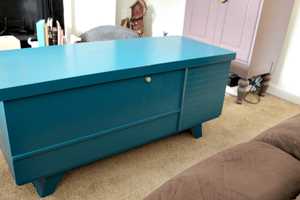 Painting Antique Furniture + Cedar Chest Reveal // Budget Girl 