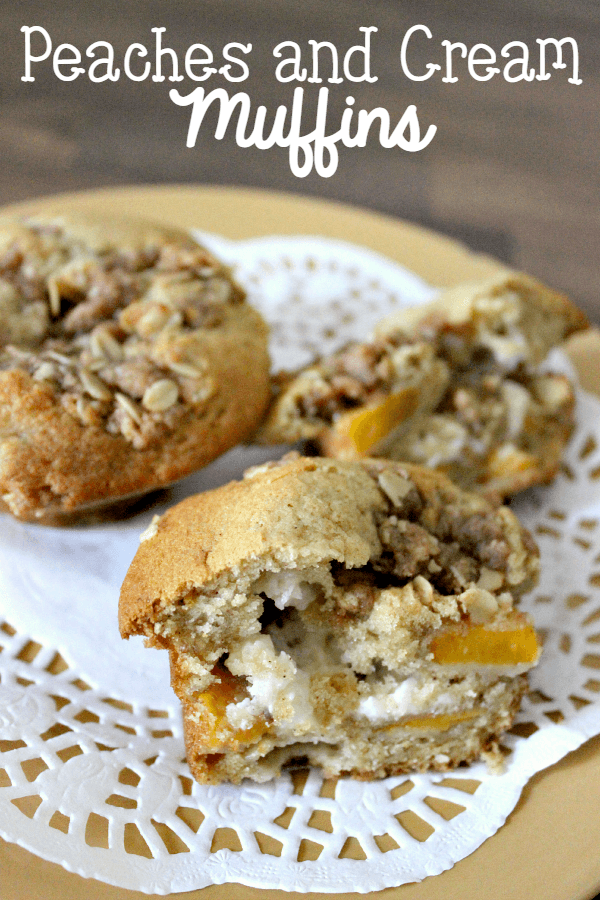 Peaches and Cream Muffins with Streusel // Budget Girl --- Warm, peach muffins filled with cream cheese and topped with crumbly, brown sugar & oat streusel. #baking #food #recipes 