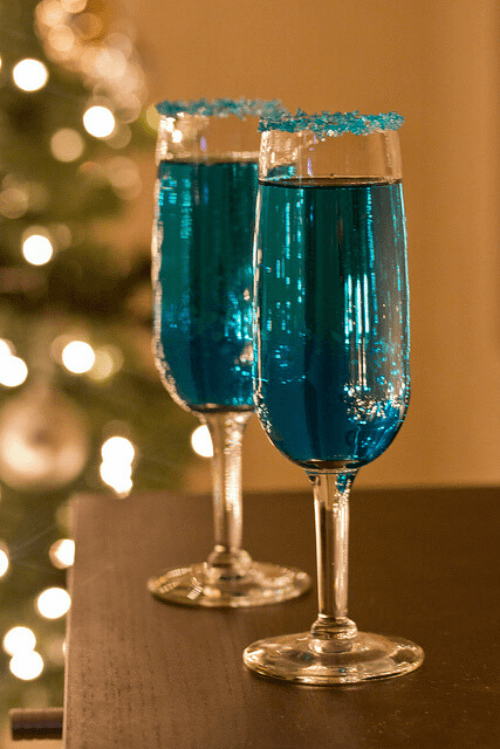 Blue Sparkling Star Cocktail from Daydreamer Desserts
