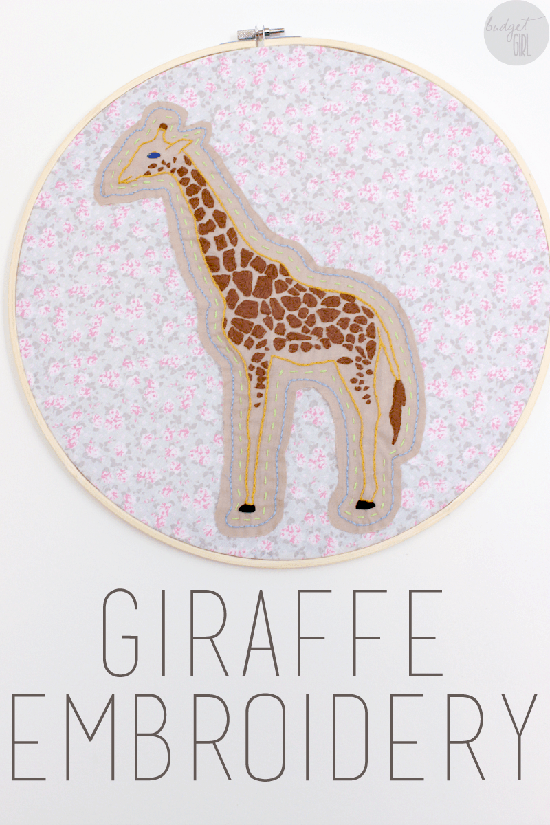 This giraffe embroidery is an adorable way to add some charm to a room. Change out the colors and fabrics to make it fit any style! || via diybudgetgirl.com #giraffe #embroidery #sewing #crafts #diy #fabric