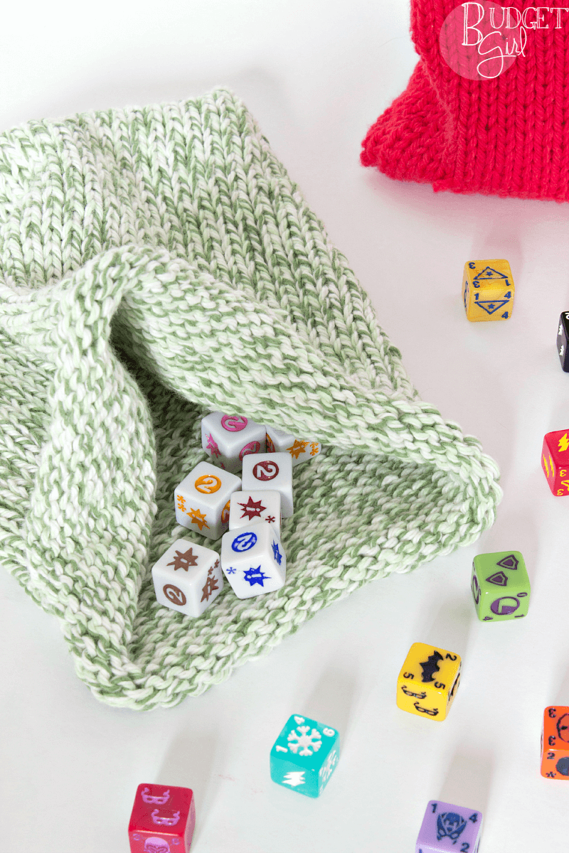Dice Bag Knitting Pattern --- This dice bag knitting pattern is a great stash buster and can be done in one evening. Perfect for Dice Master's bags! || via diybudgetgirl.com #knitting #knit #bag #dice #dicemasters #games #pattern #free #stash #buster #stashbuster #quick #easy