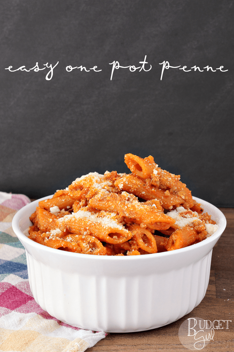 Easy One Pot Penne --- This easy one pot penne makes a great "emergency" dinner idea. Cooking the pasta within the sauce makes the sauce creamy without the addition of butter or milk. || via diybudgetgirl.com #penne #onepot #easy #quick #donein30 #30minutemeals #under30minutes #under30 #pasta #creamy