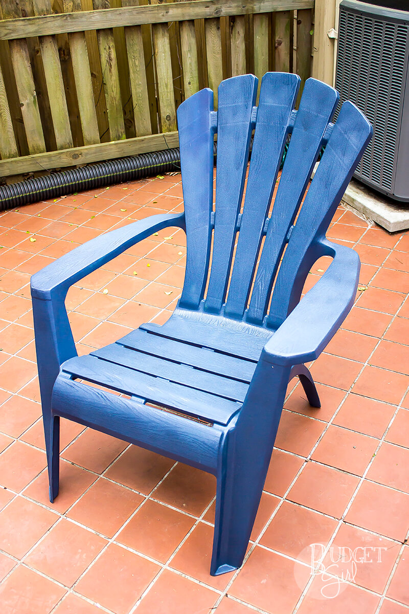 Figuring out how to properly paint plastic patio chairs is a great way to bring new life to your old, faded furniture. 